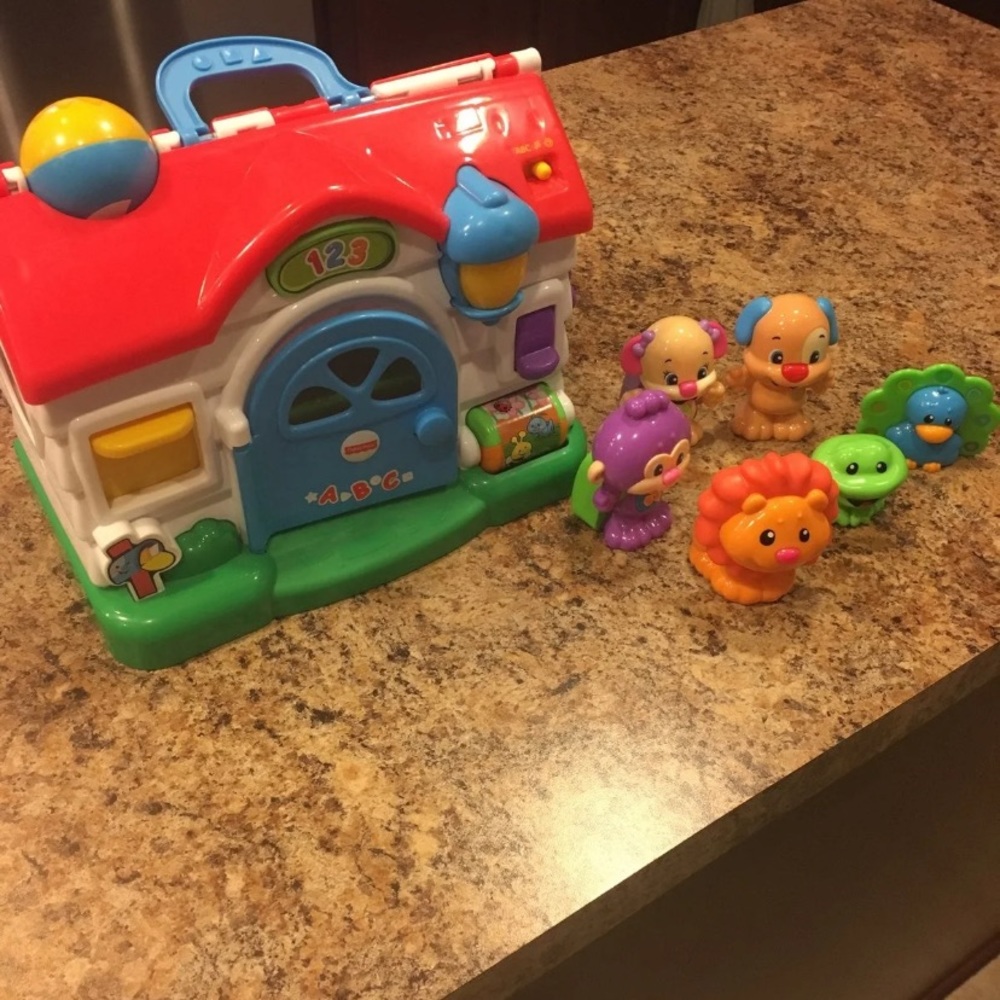Fisher price toy house with characters 🐶